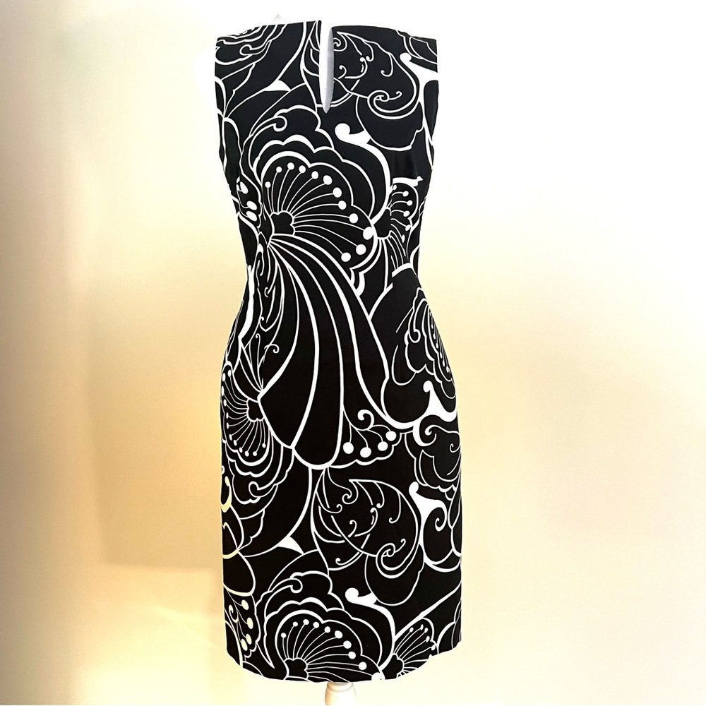 David Meister black and white sheath dress with split neck detail size 2